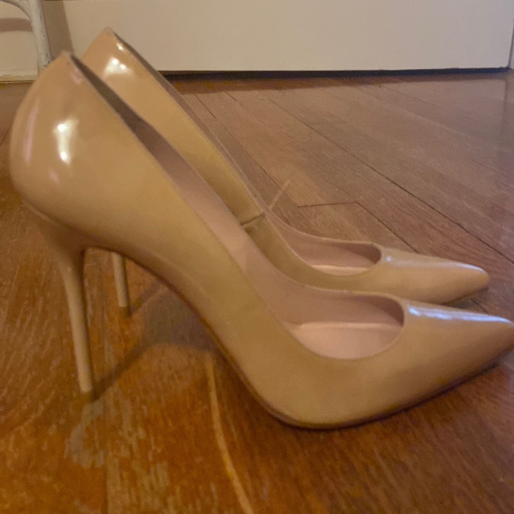NEVER WORN! Stuart Weitzman Nouveau pumps! 100mm heel. Perfect sexy basic